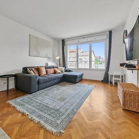 By Locasa 2br A Proche La Defense Suresnes